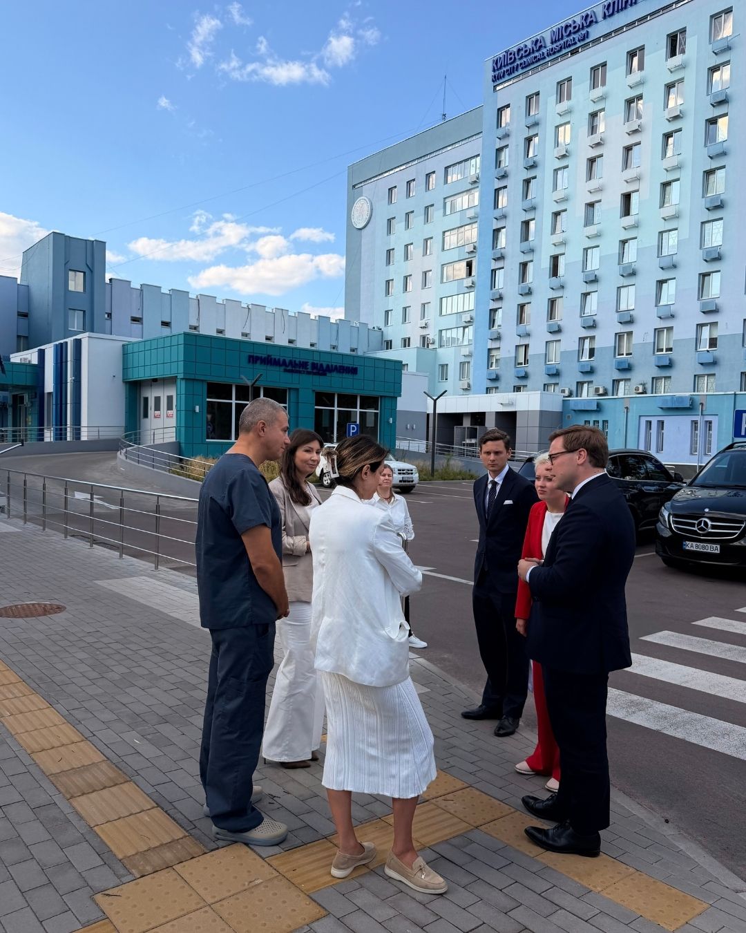 Делегація Гельсінкі під час екскурсії територією КМКЛ №1